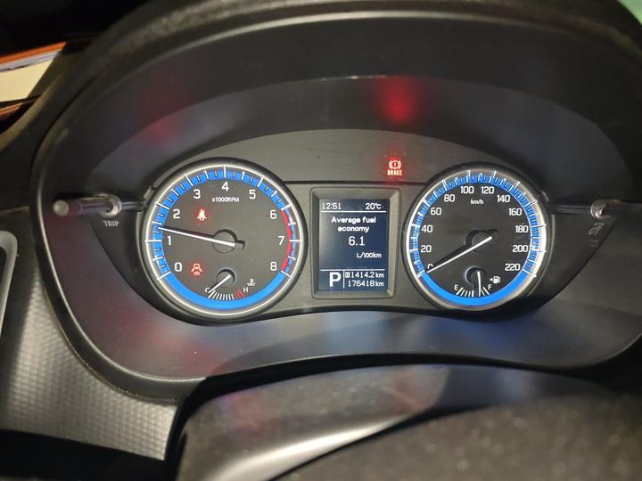 2014 1.6L CVT RWD Elite photo 8