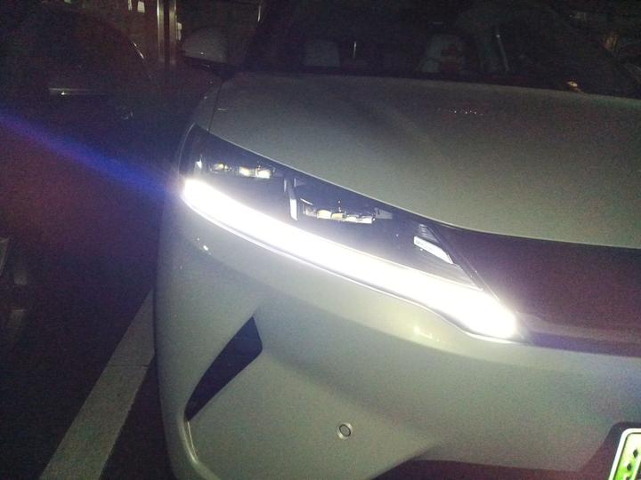 Yuan UP 2025 ADAS 401KM Leading photo 7