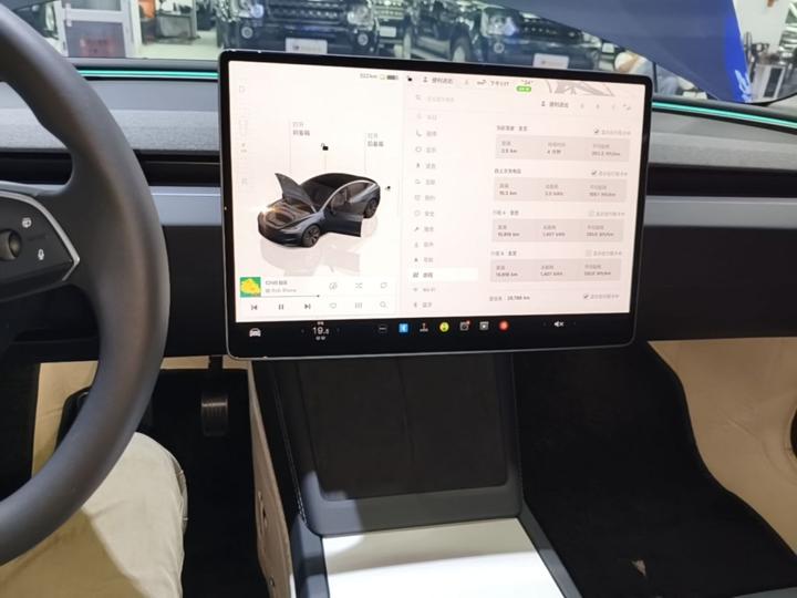 Model 3 2023 RWD photo 8
