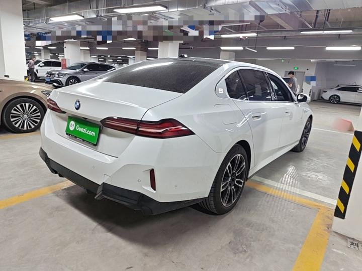 5 Series 2025 525Li M Sport Package photo 6