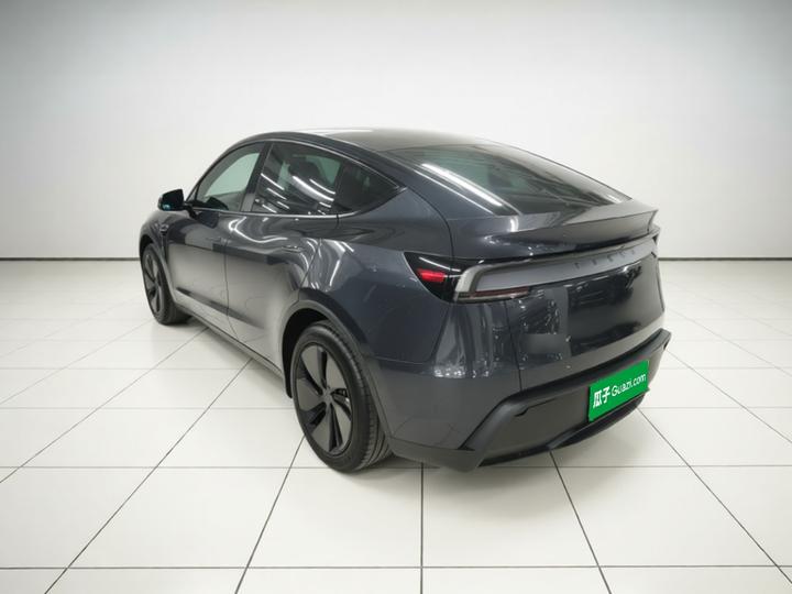 Model Y 2025 RWD photo 4
