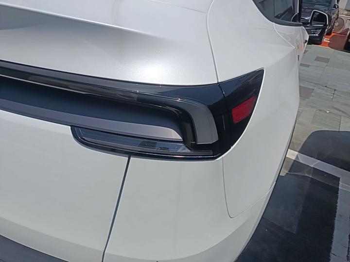 Model Y 2025 RWD photo 7