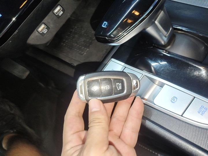 Elantra 2022 1.5L CVT LUX Premium photo 8