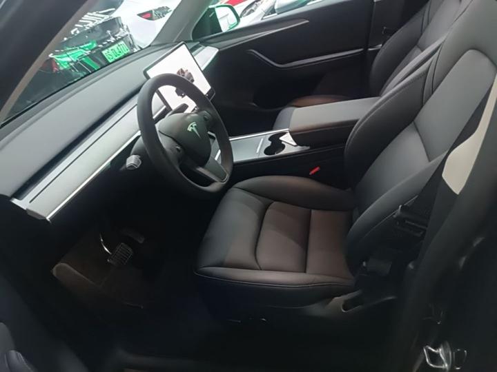 Model Y 2024 RWD photo 6
