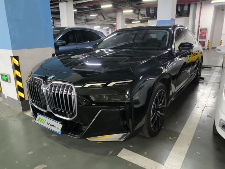 7 Series 2023 735Li M Sport Package