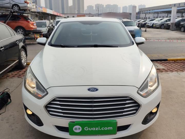 Escort 2015 1.5L MT Comfort photo 2