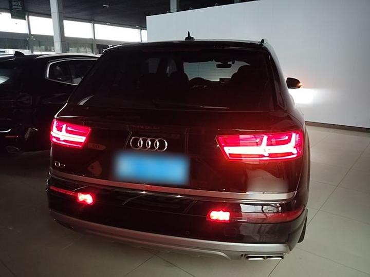 Q7 2018 45 TFSI Tech photo 3