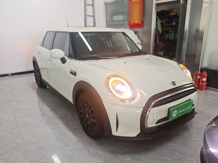 2023 1.5T ONE 5-Door photo 3