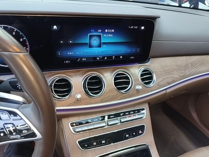 E-Class 2023 E 260 L photo 8