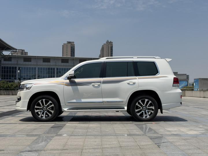 Land Cruiser Parallel Import photo 3