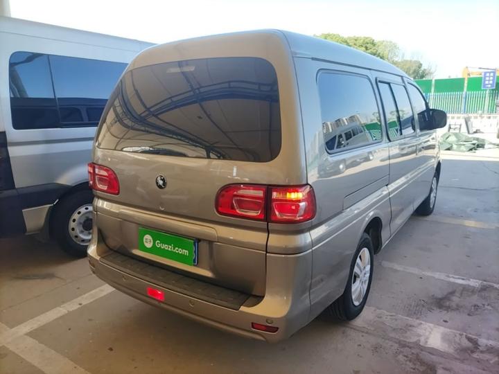 Lingzhi 2023 M5L 1.6L 5-Seater photo 4