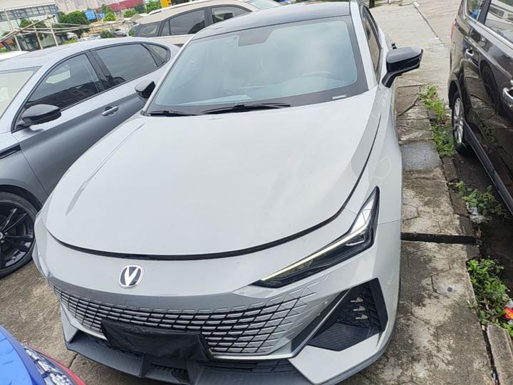 UNI-V 2022 1.5T Premium photo 2