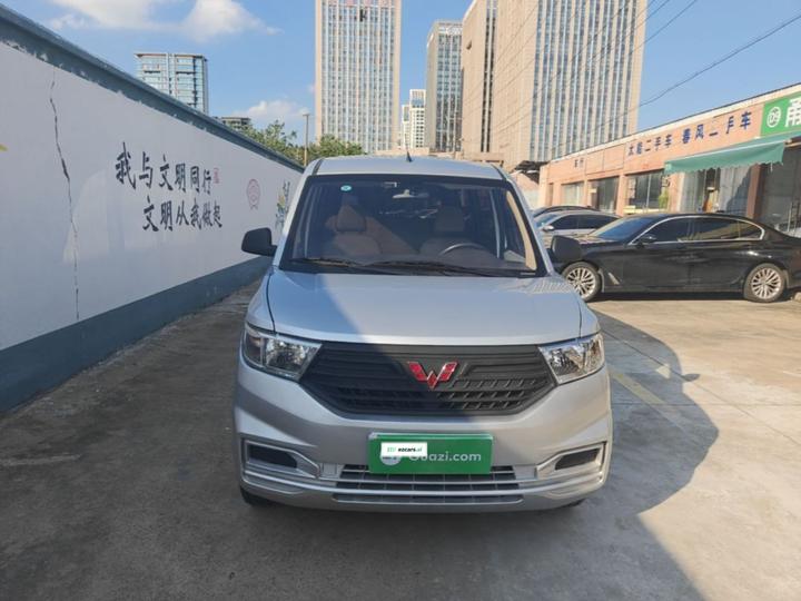 Wuling Hongguang V 2022 1.5L LAR photo 2