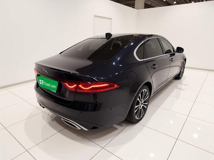 XFL 2024 2.0T P250 RWD Exclusive Luxury photo 6