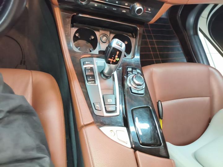 5 Series 2017 525Li Leading photo 5