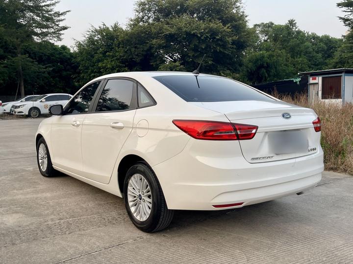 Escort 2017 Facelift 1.5L AT Comfort photo 4