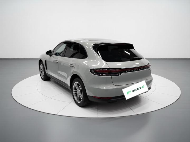 2018 Macan 2.0T photo 3