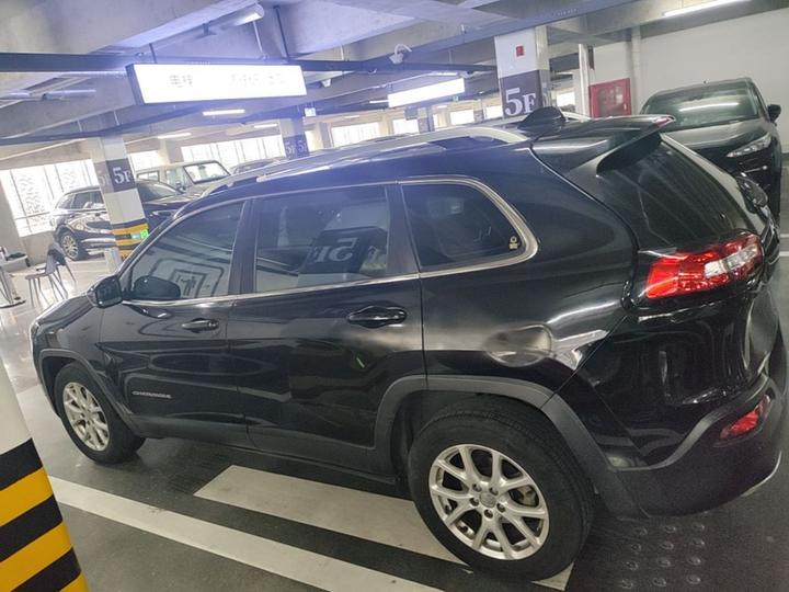 Cherokee 2017 2.4L Leading Smart photo 3