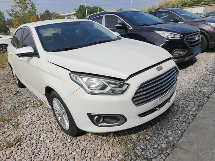 Escort 2015 1.5L AT Comfort photo 3