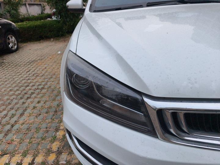 Emgrand 2020 1.5L CVT Luxury photo 7