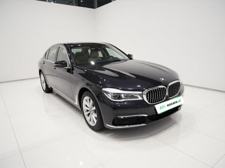 7 Series 2016 730Li Luxury photo 3