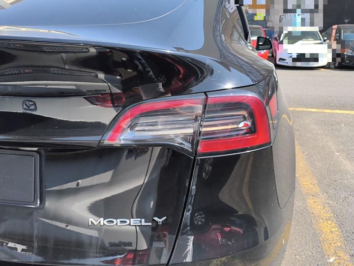 Model Y 2023 RWD photo 7