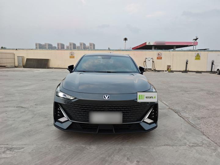 UNI-V 2022 1.5T Premium photo 3