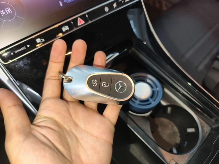C-Class 2025 C 200 L Sport photo 8