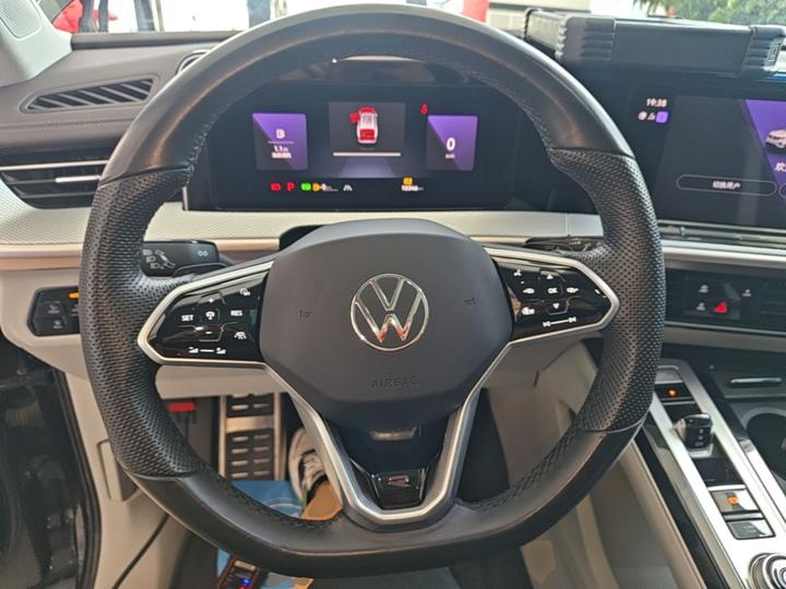 2023 380TSI AWD R-Line photo 6