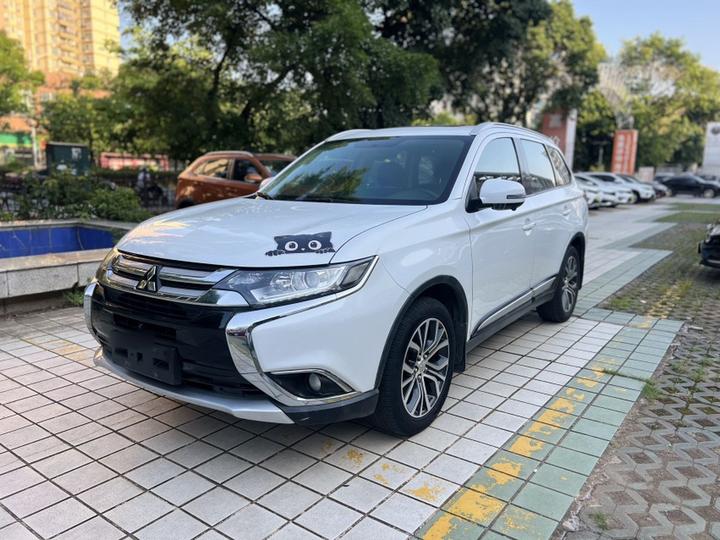 Outlander 2018 2.0L RWD Honor 5-Seater
