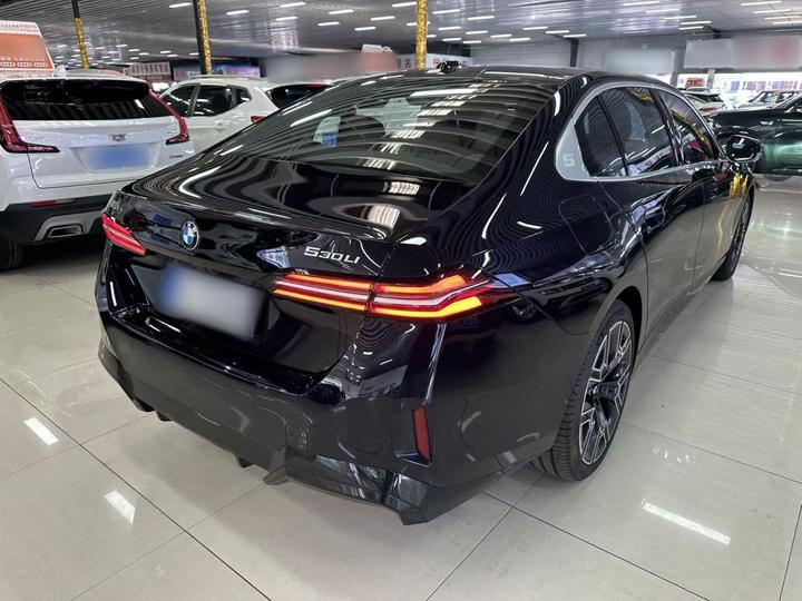 5 Series 2025 530Li Exclusive M Sport Package photo 6