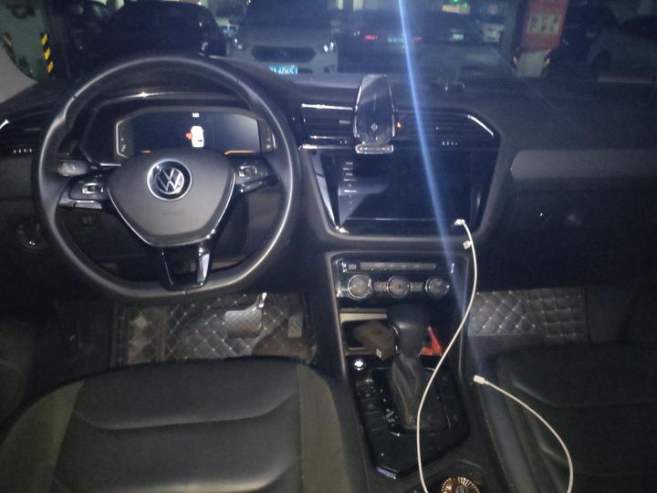 Tiguan L 2021 330TSI AT RWD Smart photo 5
