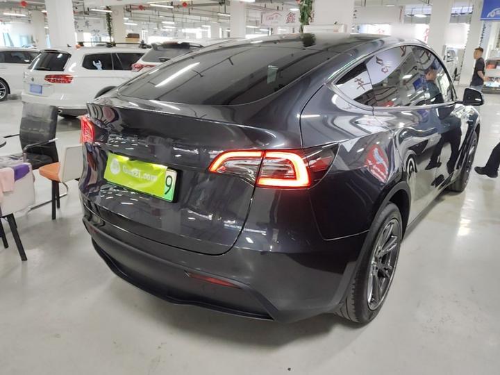 Model Y 2024 RWD photo 6