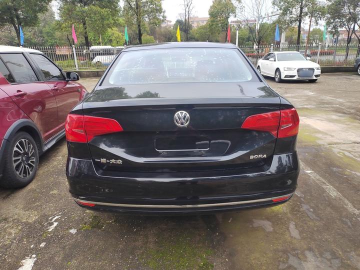 Bora 2016 1.6L MT Comfort photo 3