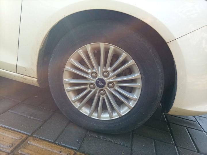 Escort 2015 1.5L MT Comfort photo 8