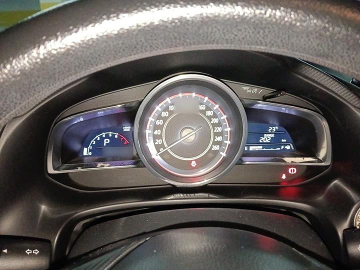 3 Axela 2014 Sedan 1.5L AT Luxury photo 4