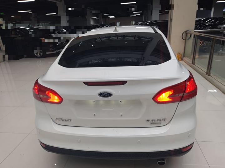 Focus 2017 Sedan EcoBoost 180 AT Elite photo 3