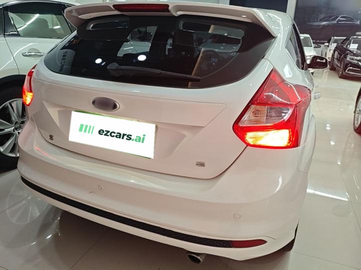 Focus 2012 Hatchback 2.0L AT Luxury Sport photo 5