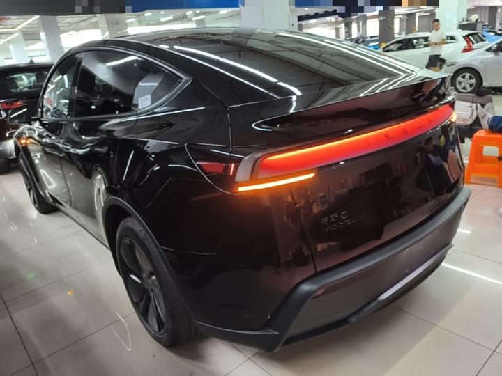Model Y 2026 RWD photo 4