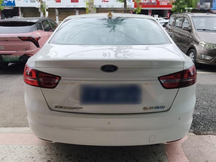 Escort 2017 Facelift 1.5L MT Comfort photo 3