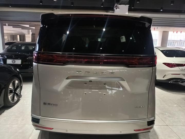 D9 2022 DM-i 970 AWD Flagship photo 3