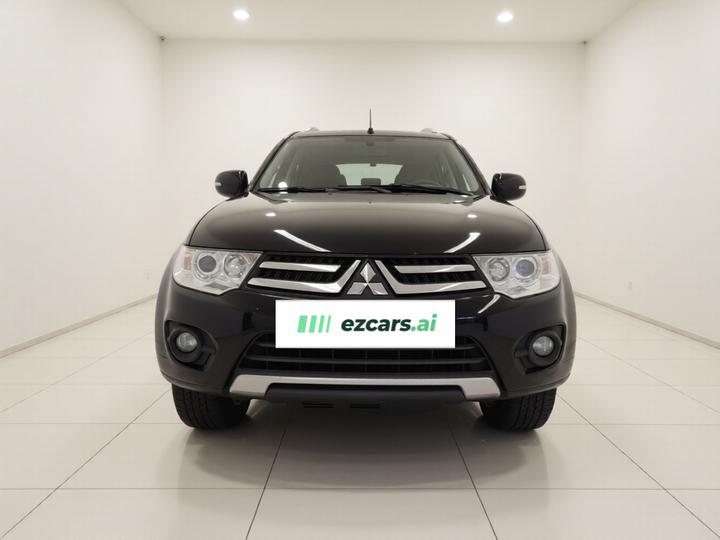Pajero 2013 3.0L AT RWD Luxury photo 2