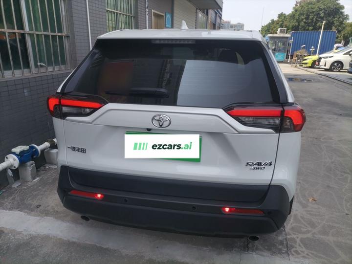 RAV4 2023 2.0L CVT RWD photo 3