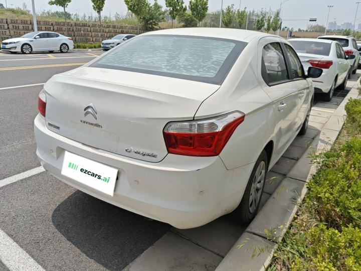 2016 1.6L MT Fashion photo 4