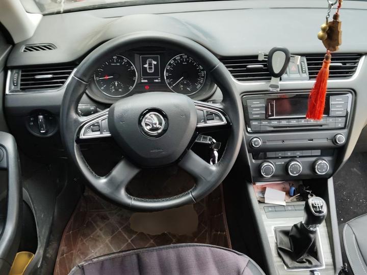 Octavia 2016 1.6L MT photo 3