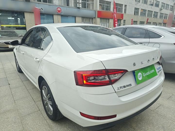 Octavia 2020 1.5L AT Comfort photo 4