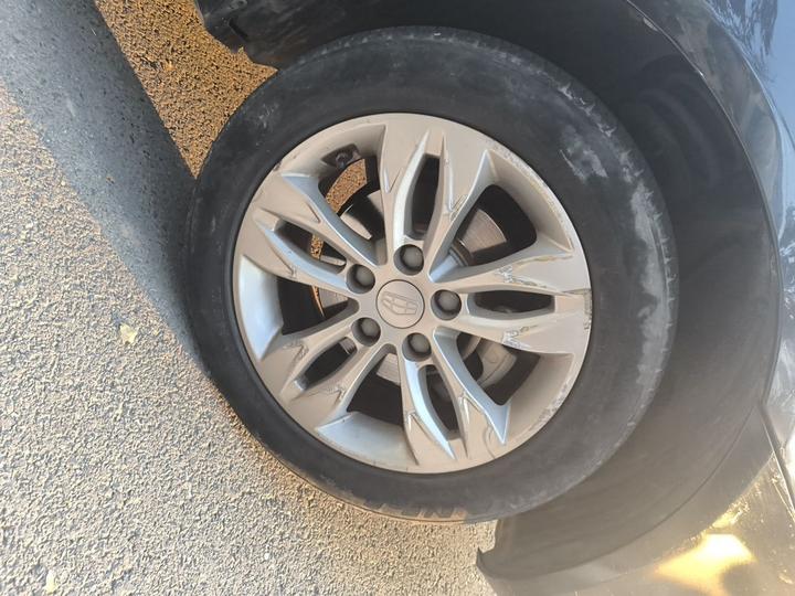 Emgrand 2016 Sedan 1.5L MT photo 8