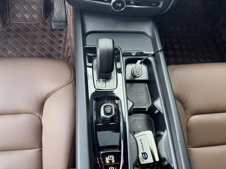 S60 2025 B4 Luxury photo 6