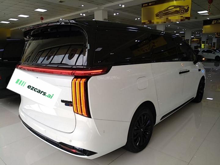 2025 AWD 8 photo 4