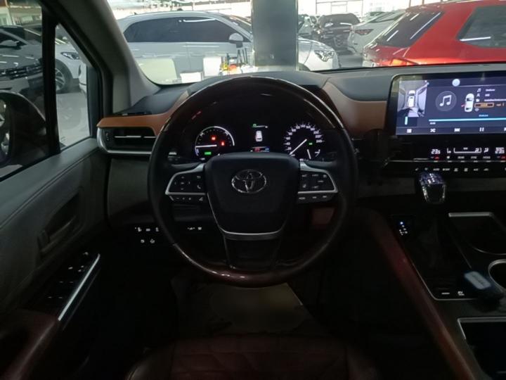 Granvia 2023 2.5L Hybrid Comfort photo 6